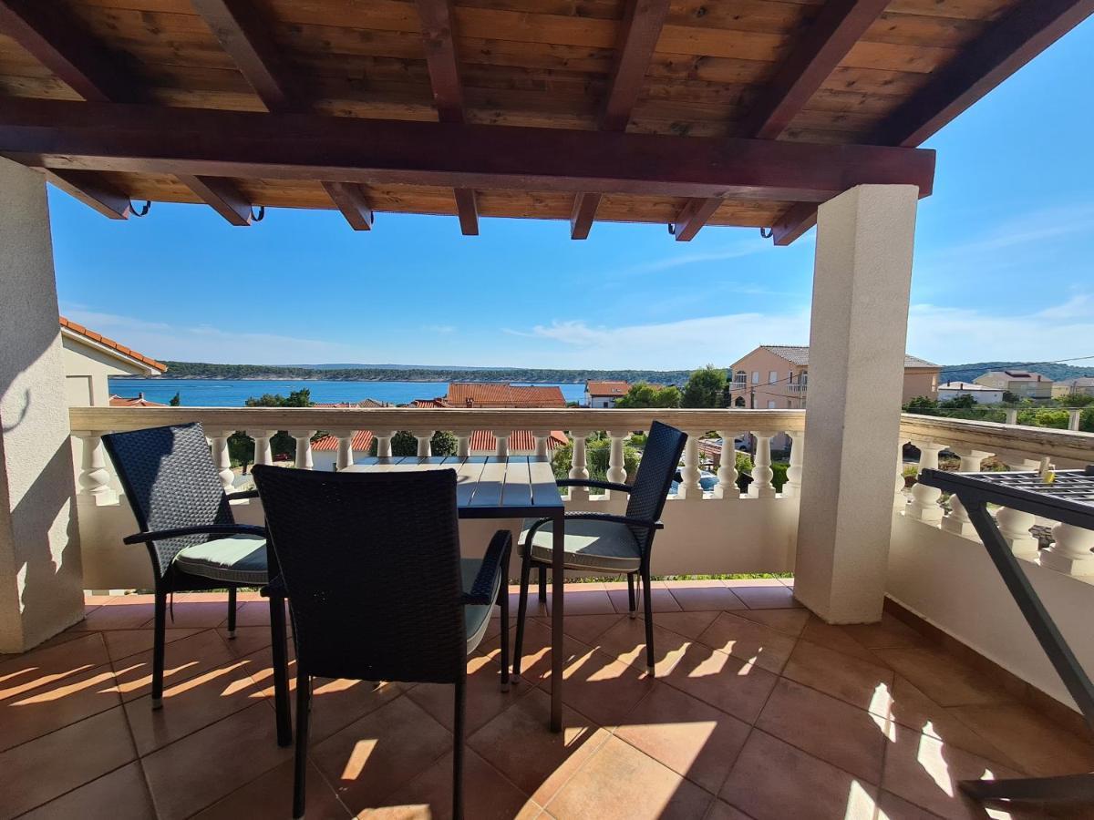 Apartman Karmen Barbat na Rabu Exterior foto